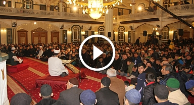 MİRAÇ KANDİLİ'NDE MÜSLÜMANLAR CAMİLERE AKIN ETTİ